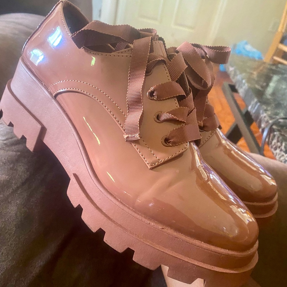 Aldo nude/mauve Oxford platform boots. Barely use condition. Comes in box